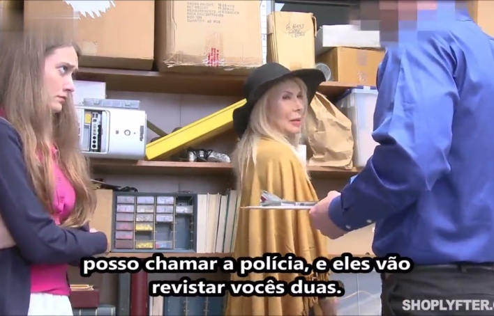Avo e neta safadas sao pegas no estoque da loja – Shoplyfter legendado