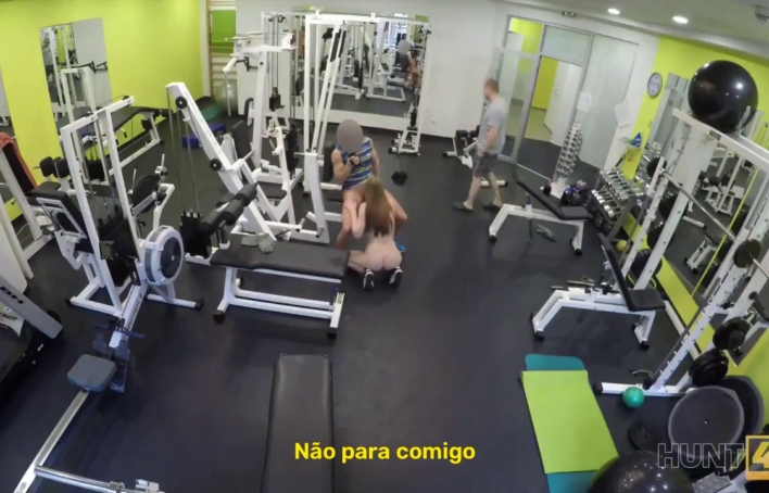 Mulher safada transou na academia diante do namorado — Czech Legendado