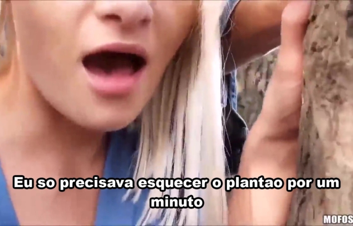 Enfermeira jovem se deixou levar no matinho – Mofos Legendado