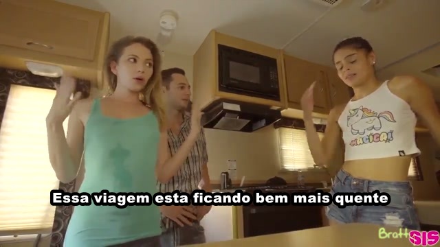 Familia faz putaria em viagem de trailer – Incesto Legendado