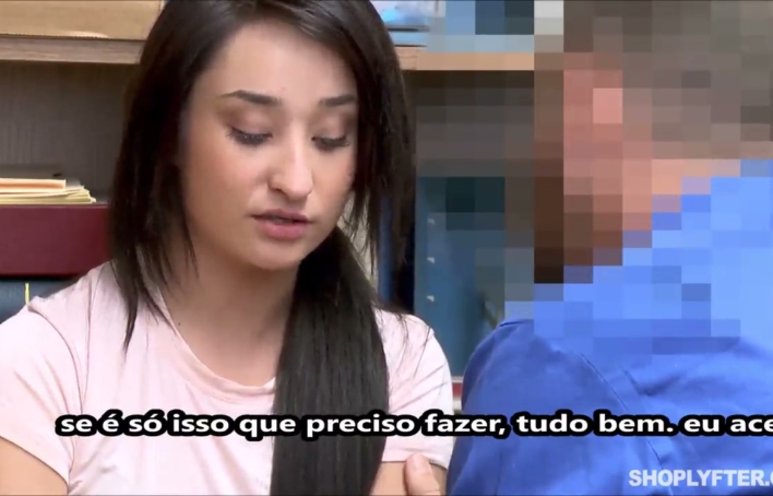 Funcionaria safada cede ao seguranca no estoque – Shoplyfter legendado
