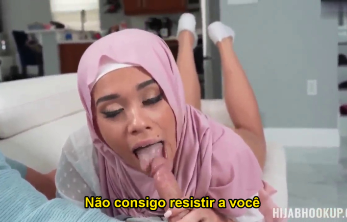 Jovem muçulmana perde o controle durante encontro quente — Pornô Legendado