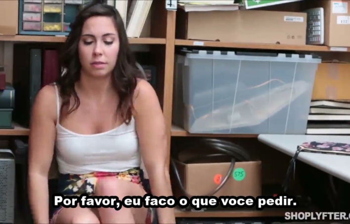Garota safada implora para sair livre da loja – Shoplyfter legendado
