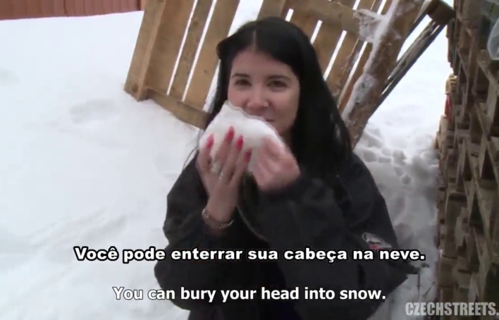 Garota safada se entregou ao desconhecido na neve — Czech Legendado