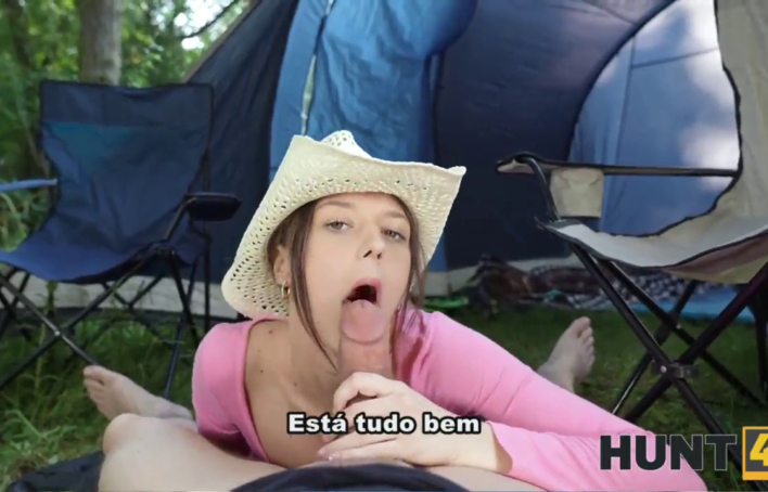 Uma cesta de morangos leva a namorada à traição — Pornô com legenda