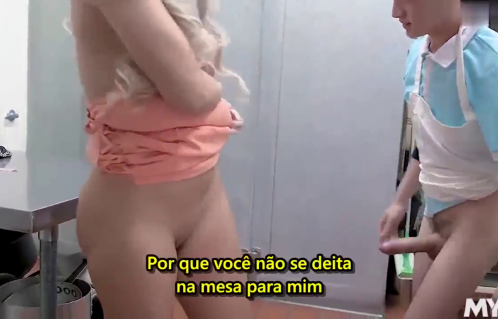 Funcionário da lanchonete se envolve com cliente madura — Pornô Legenda