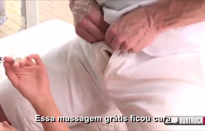 Mulher aceitou massagem grátis e terminou na cama – Massagem pornô legendado