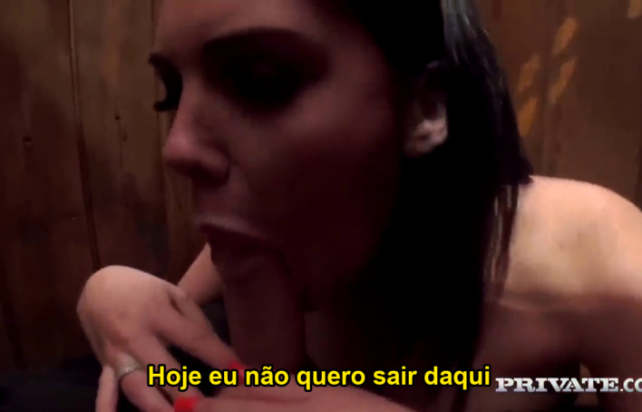 Confissão termina em sexo entre mulher e padre — Pornô com legenda