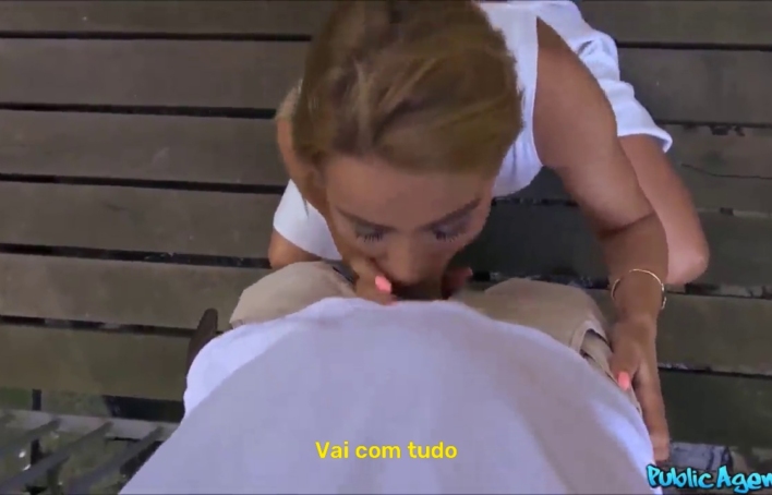 Anal legendado mulher se entregou para desconhecido em público