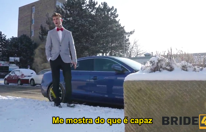 Noiva presa no banheiro encontra desconhecido e trai — Sexo Legendado