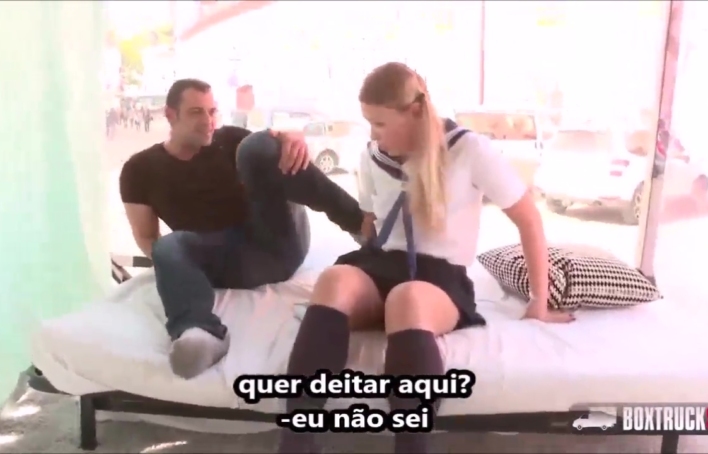 Novinha inocente se rendeu ao massagista safado – Massagem pornô legendado
