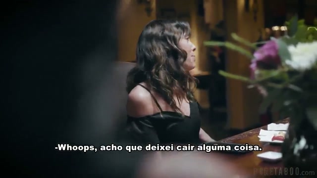Novinha vira atração das amigas da madrasta – Incesto Legendado